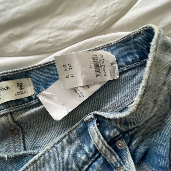 ABERCROMBIE 90’S STRAIGHT ULTRA HIGH RISE JEANS - Picture 2 of 4